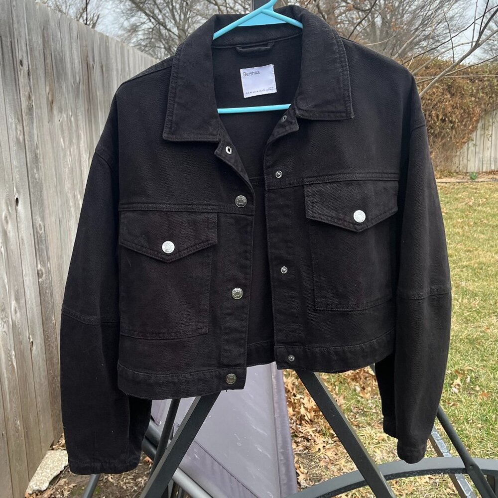 Bershka NWOT Black Cropped Denim Jacket Sz M Minimalist Streetwear Boxy Fit